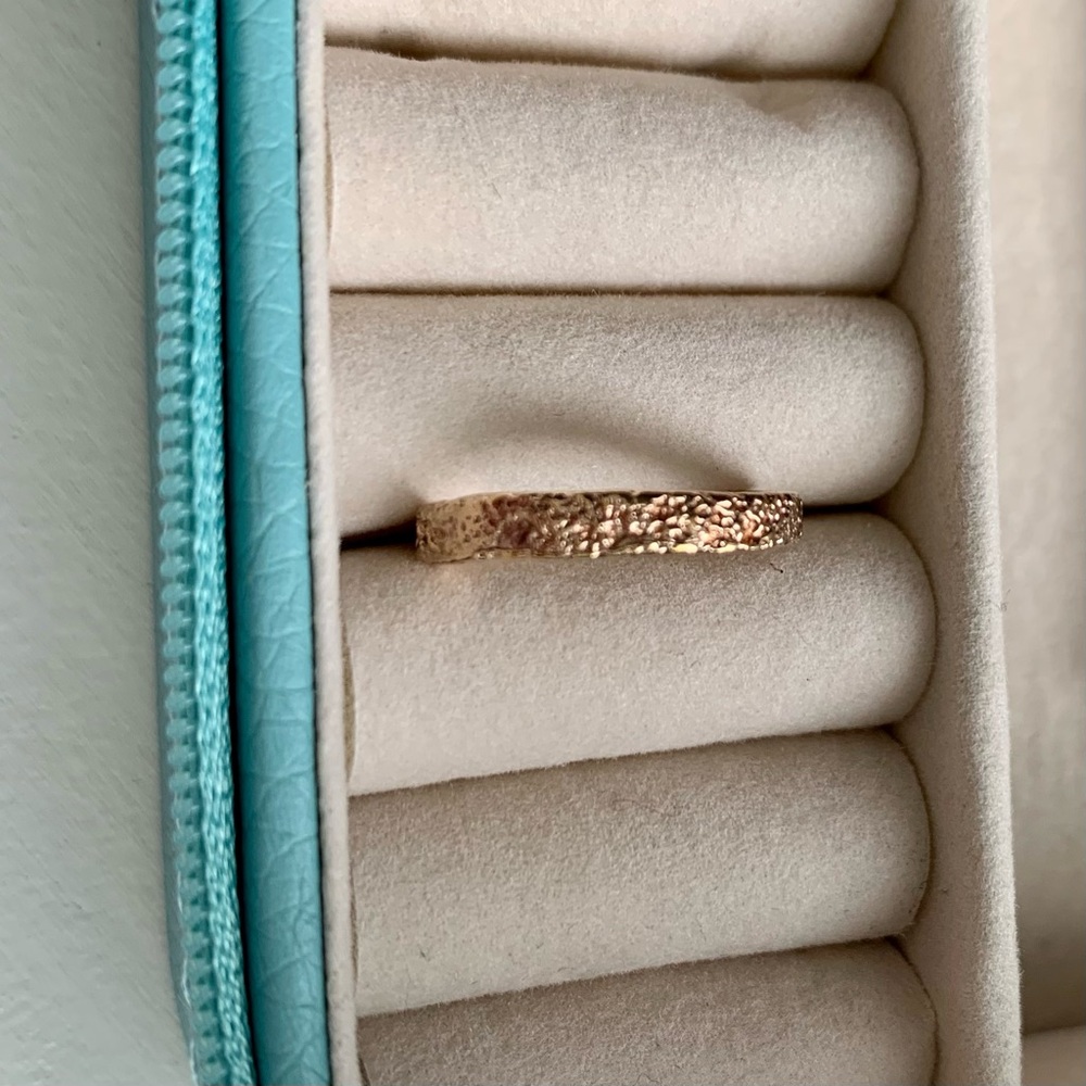 Rose gold plated coral texture stacking ring size 6 - Picture 3 of 3